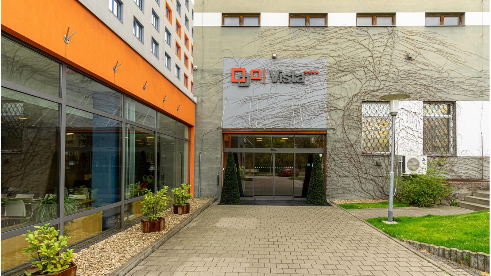 Vchod do Hotelu Vista, Hudcova 250/72, Brno – kde najdete salon