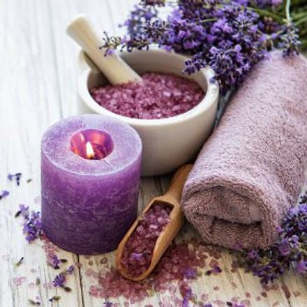 Masáže a poradenství Energy – levandulová sůl, aroma svíčka a ručník