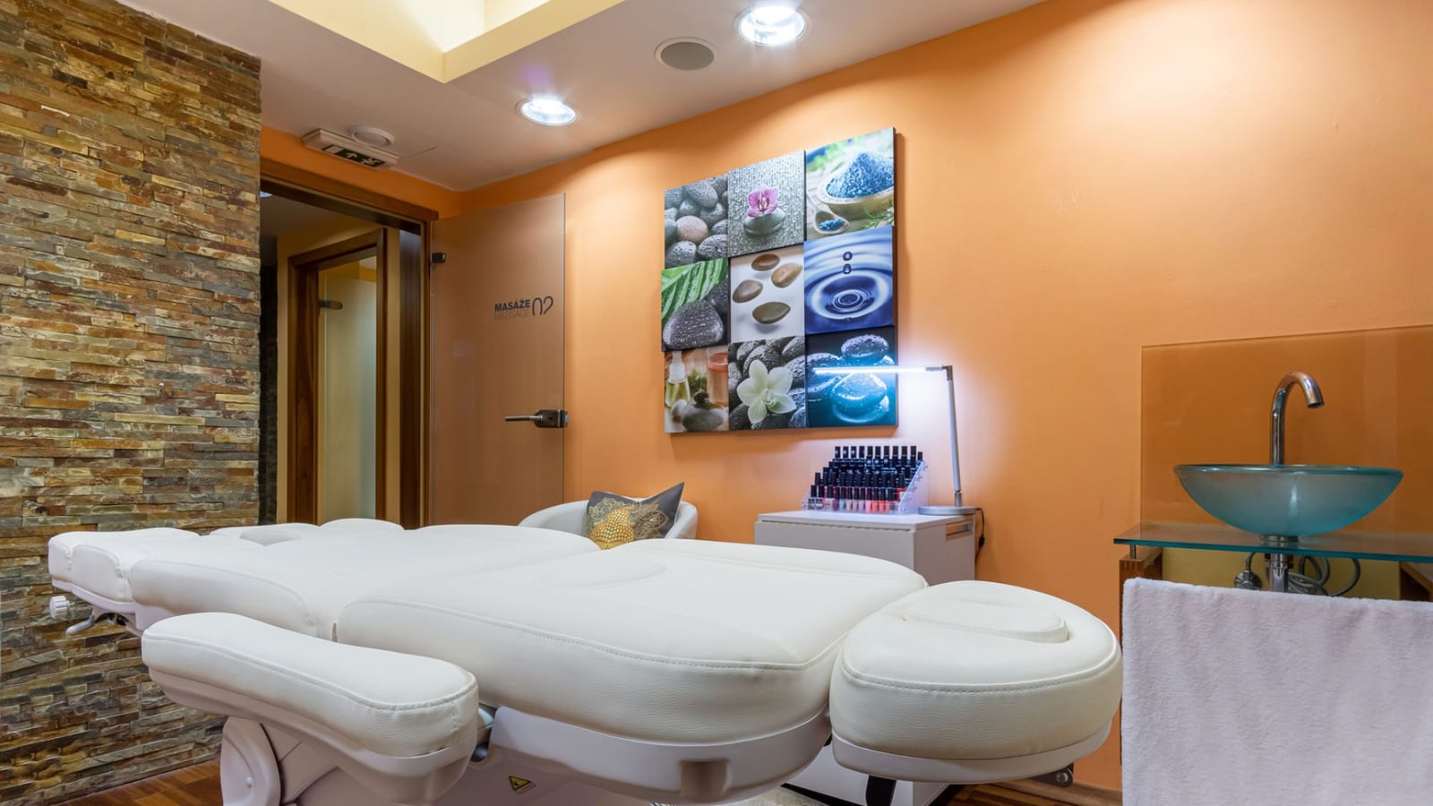 Masážní lehátko v salonu Hotel Vista v Brně